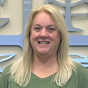 headshot of 4月Vournelis